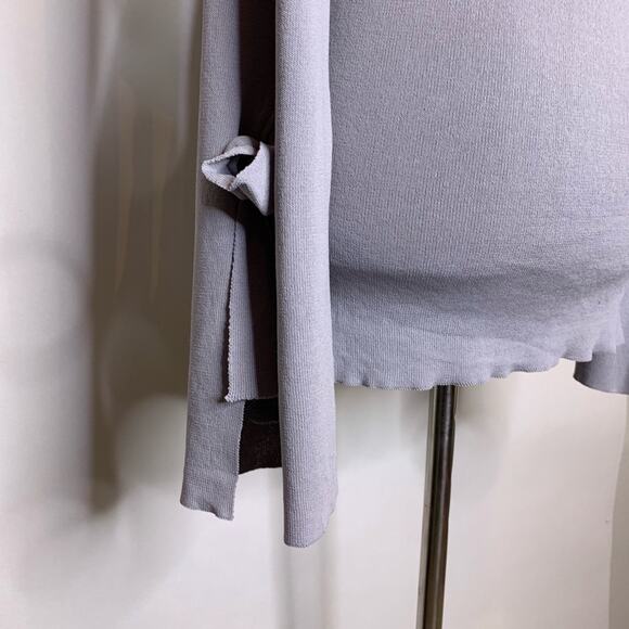 Fate by LFD gray slit tie sleeve sweater size Medium - Picture 5 of 10